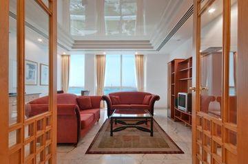 Hilton Baynunah Hotel Abu Dhabi Exterior photo