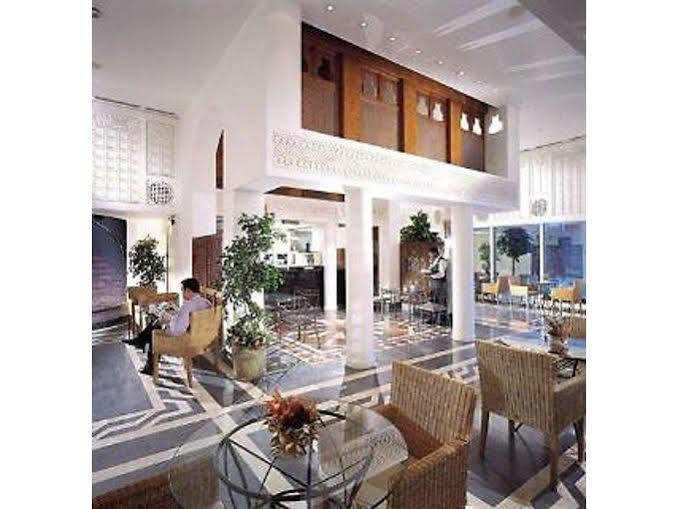 Hilton Baynunah Hotel Abu Dhabi Exterior photo